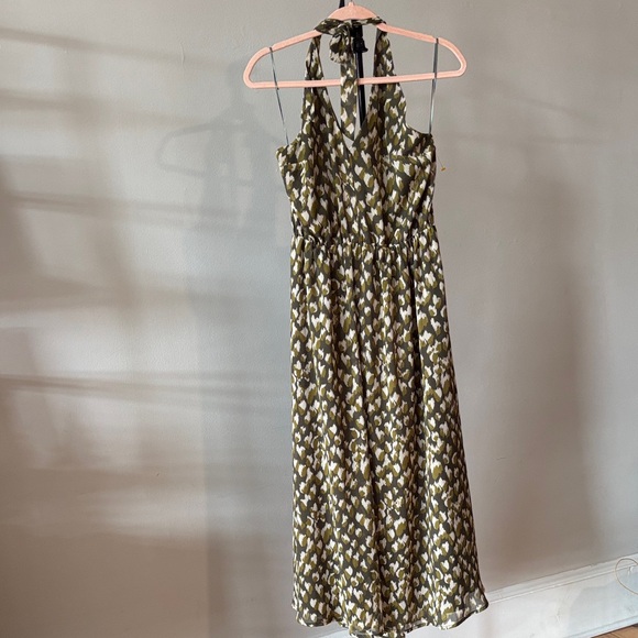 Banana Republic Dresses & Skirts - Chic Patterned Backless Dress